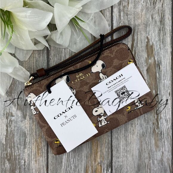 Coach X Peanuts Corner Zip Wristlet In Signature Canvas With Snoopy Print Wallet - Picture 5 of 11